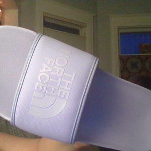 NORTHFACE WOMENS SANDALS SIZE 5 BRAND NEW